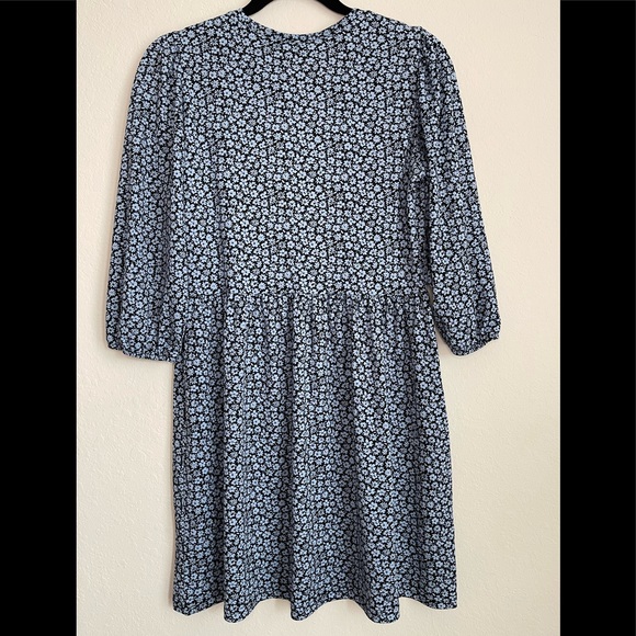 Stradivarius Floral Dress. Size: Small - Picture 2 of 9